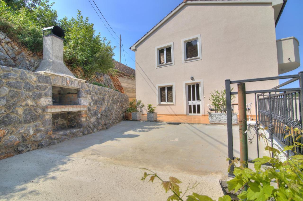 Dora Apartment Senj  Buitenkant foto