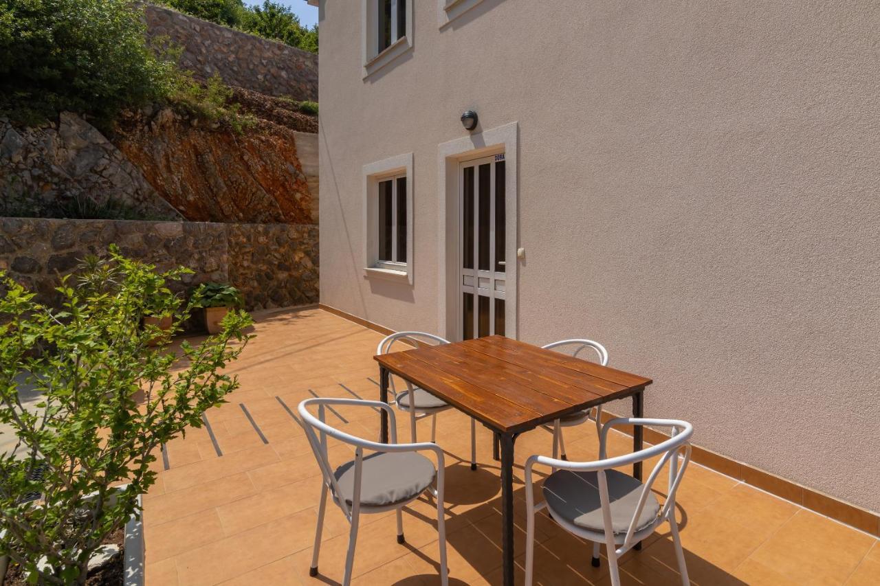 Dora Apartment Senj  Buitenkant foto