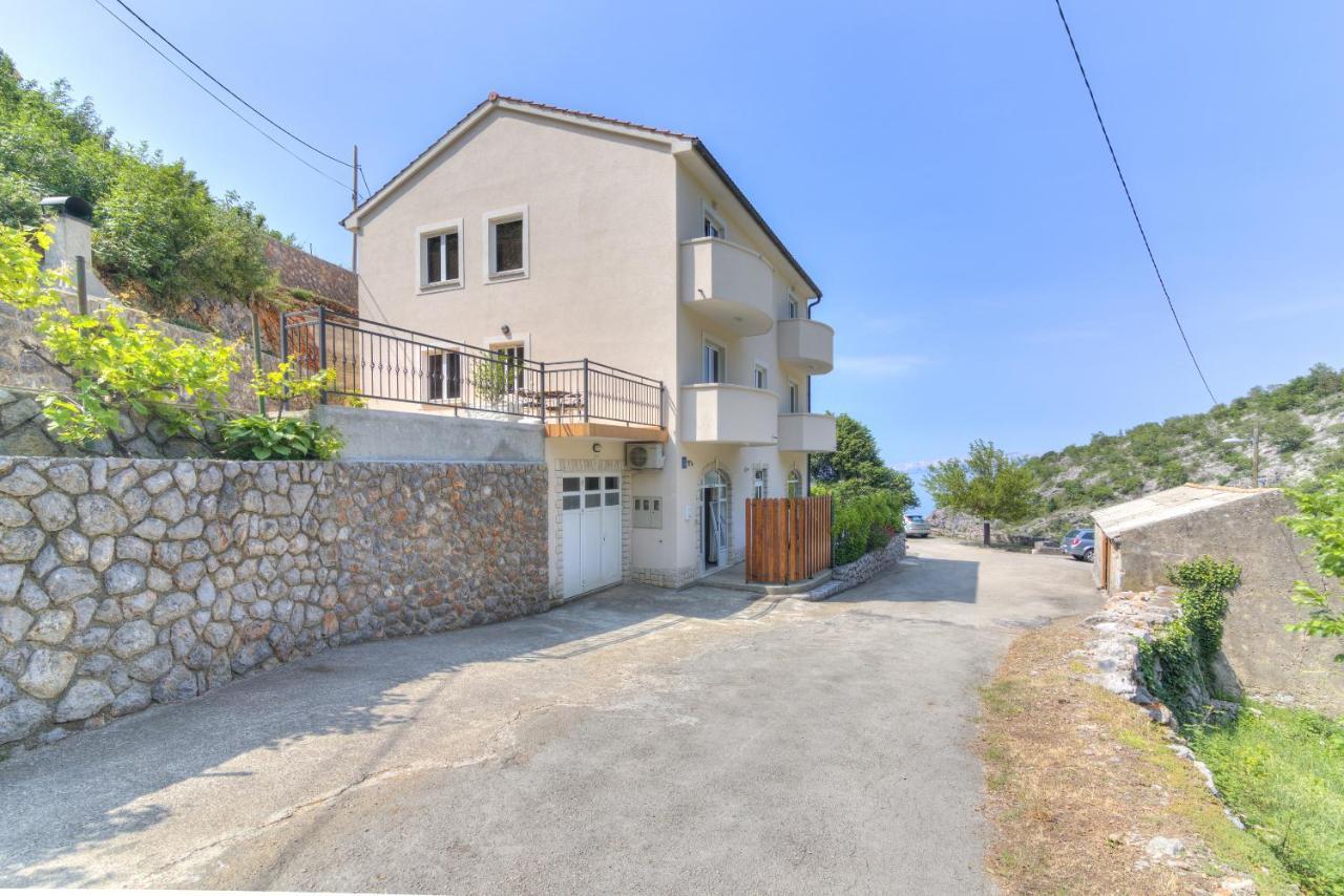 Dora Apartment Senj  Buitenkant foto