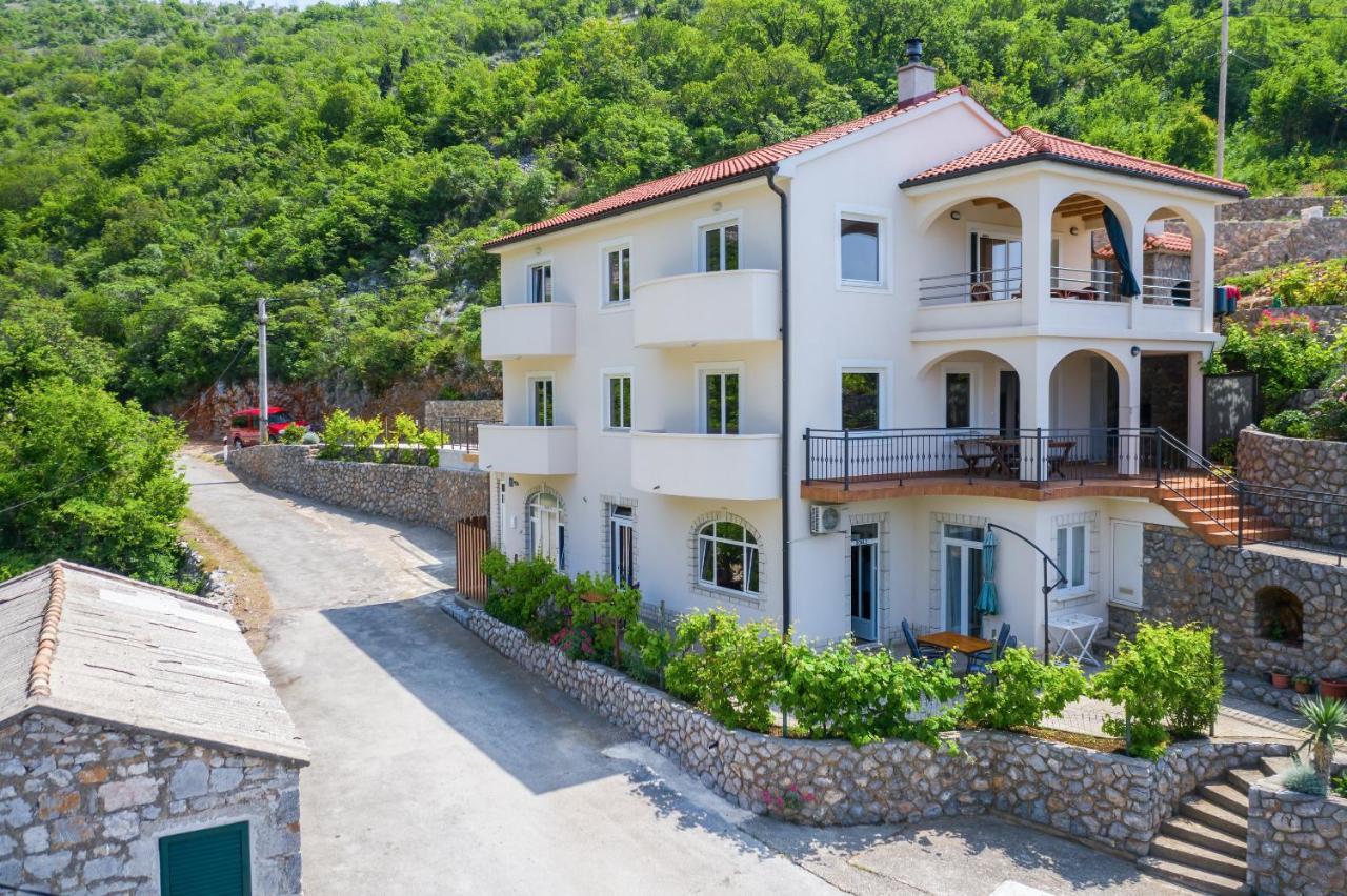Dora Apartment Senj  Buitenkant foto